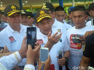 Kapolri Beri Penghargaan ke Polisi yang Berprestasi di Sumut