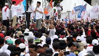 Presiden PKS Sohibul Iman berorasi di hadapan pendukung Anies-Sandi.