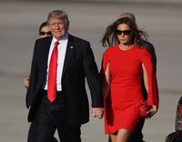 Foto: Penampilan Melania Trump Yang Mencuri Perhatian Dengan Gaun Merah