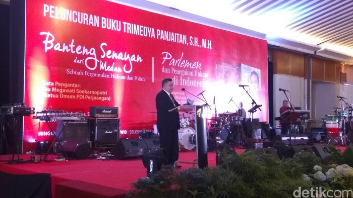 Peluncuran Buku Politisi PDIP Trimedya Dihadiri Sejumlah Tokoh
