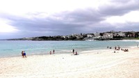 Foto: Pantai Bondi adalah pantai paling populer di Kota Sydney, New South Wales, Australia. Membentang sepanjang 1 km, pantai ini terbagi menjadi 2 bagian yaitu utara dan selatan (Wahyu/detikTravel)