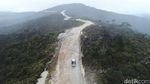Foto: Wow! Jokowi Bangun Jalan Ribuan Kilometer di Kalimantan dan Papua