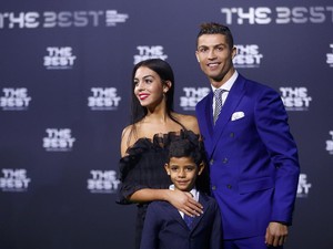 Cristiano Ronaldo Pernah Marah Besar ke Putranya Gara-gara Minum Coca-Cola