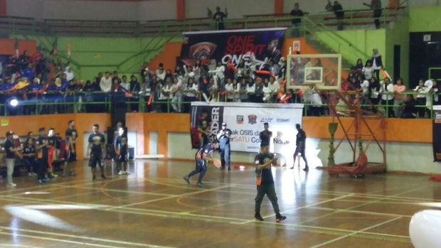 Aksi Agus Yudhoyono Main Basket di GOR Simprug
