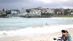 Pasir Putih & Bule Berbikini, Inilah Pantai Bondi di Sydney