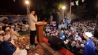 Agus Yudhoyono memberikan sambutan di hadapan jemaah Majelis Nurul Musthofa. Pool/Timses Agus-Silvy.