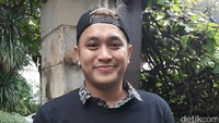 Dalam sebuah kesempatan, Gilang Dirga juga menyebut rumahnya masih dalam proses cicilan. (Foto: Prih Prawesti Febriani)