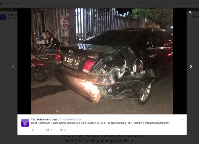 Mobil Ford Tabrak Camry di Depan Sarinah, Jakarta Pusat