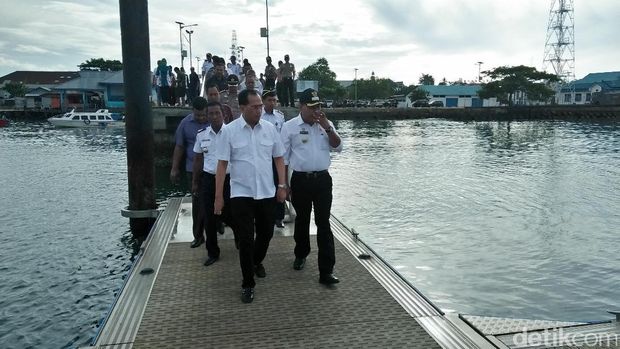 Tinjau Pelabuhan di Morotai, Menhub Tegur Turis Asing