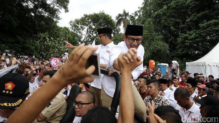 Jelang Debat Ketiga, Anies-Sandi Diskusi dengan Pakar dan Aktivis