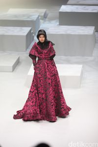 Rancangan Dian Pelangi Hingga Mel Ahyar Jadi Penutup Manis IFW Hari Ke 4 Rancangan Dian Pelangi Hingga Mel Ahyar Jadi Penutup Manis IFW Hari Ke 4