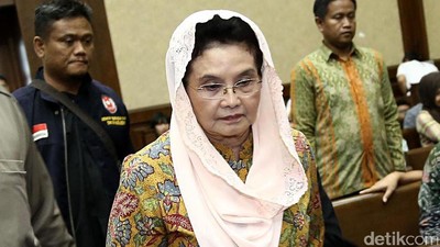 Sidang Perdana Eks Menkes Siti Fadilah