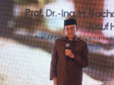 Presiden Indonesia ke-3 B.J. Habibie hadiri pertemuan alumni LPDP