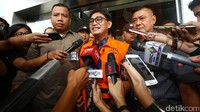 Choel ketika resmi ditahan KPK pada Senin, 6 Februari 2017 (Foto: dok detikcom)