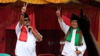 Sejumlah warga di Kampung Uncal Munding, Kecamatan Muncang, Kabupaten Lebak, Senin (6/2/2017), hadiri acara silaturahmi bersama Cagub Banten Rano-Embay. Pool/Bahtiar.