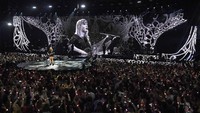 Di depan 9000 penonton yang hadir ia mengungkapkan bahwa di tahun ini Taylor hanya tampil di acara tersebut saja. Larry Busacca/Getty Images for DIRECTV.