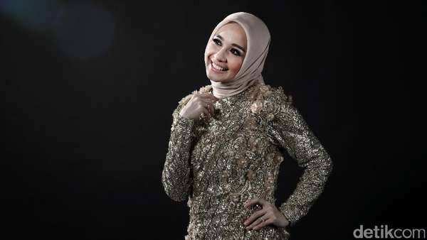 Intip Gaya Laudya Cynthia Bella saat Pemotretan Celeb of The Month Intip Gaya Laudya Cynthia Bella saat Pemotretan Celeb of The Month