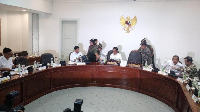 Bangun MRT Sampai Kereta Cepat, Jokowi Ingin Alih Teknologi