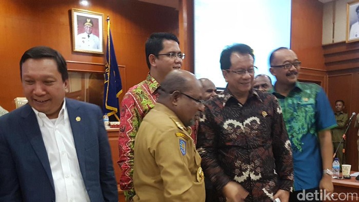 Kadis PU Jadi Tersangka di KPK, Gubernur Papua Pasang Badan