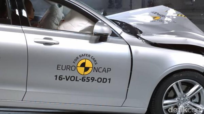 2 Model Volvo Ini Merajai Crash Test