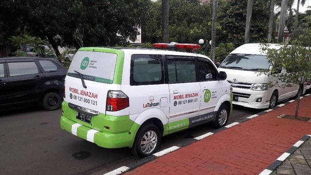 Taufik menderita sakit liver sejak lama dan akan dimakamkan di Karawang.