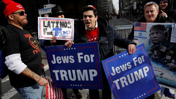 Massa pendukung Trump beraksi di New York