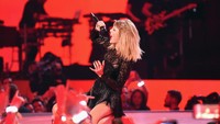  Taylor saat tampil di Houston, Texas, AS pada Sabtu (4/2/2017) waktu setempat. Kevin Winter/Getty Images for DIRECTV.