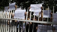 Para pencari suaka berharap demo ini bisa memberikan solusi agar mereka mendapatkan pekerjaan atau dapat pindah ke negara lain.