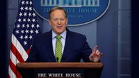 Sekretaris Pers Gedung Putih Sean Spicer mengundurkan diri pada 21 Juli 2017. Pengunduran dirinya diumumkan secara mendadak dan diduga disebabkan oleh penyelidikan dugaan intervensi Rusia dalam pilpres 2016. Selama menjabat, Spicer banyak disorot media karena berbagai ucapannya yang kontroversial. Foto: REUTERS/Jonathan Ernst