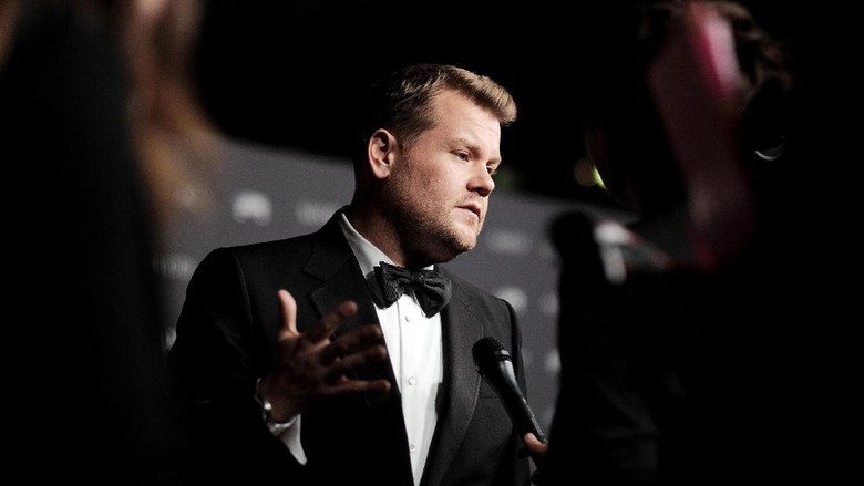 678587047KI00022_2016_LACMA LOS ANGELES, CA - OCTOBER 29: TV personality James Corden, wearing Gucci, attends the 2016 LACMA Art + Film Gala honoring Robert Irwin and Kathryn Bigelow presented by Gucci at LACMA on October 29, 2016 in Los Angeles, California. (Photo by Mike Windle/Getty Images for LACMA)