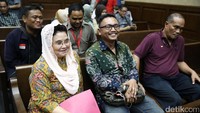 Agenda sidang hari ini adalah pembacaan surat dakwaan.