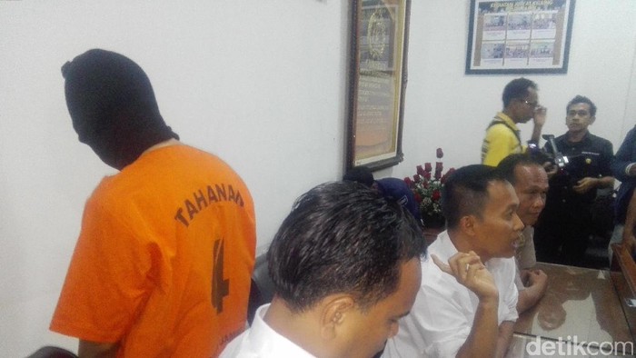 Polisi Tangkap Muncikari Online yang Jual Mahasiswi di Jambi