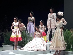 Bordir Kerancang Kudus, Dari Penghias Taplak Meja Jadi Gaun Malam Indah