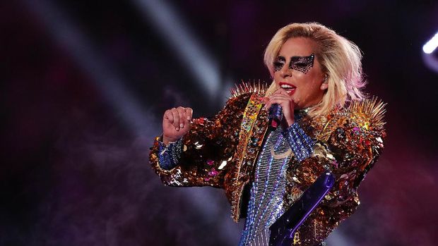 Laudya Cynthia Bella Celeb of the Month Februari, Lindsay Lohan Baca Al-Quran