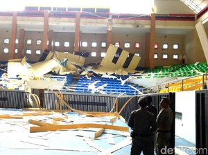 Dinding GOR Tinju Palabuhanratu Ambruk Akibat Angin Kencang