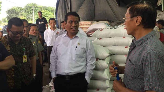 Mentan Sidak Ke Pasar Cipinang, Harga Beras Stabil dan Stok Aman