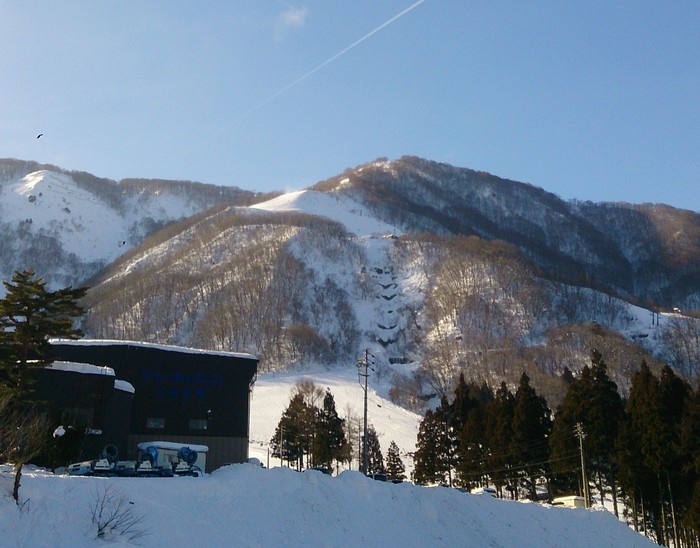 Nggak Bakal Menyesal Main Ski di Hakuba, Jepang