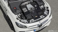 Bicara soal mesin, Mercedes-AMG E63 S Estate ditenagai mesin V8 4.0 liter biturbo. Mesin itu mampu menyemburkan tenaga 603 daya kuda dengan torsi 850 Nm.