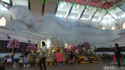 Udon Thani Punya Patung Buddha Tidur Raksasa dari Marmer