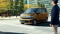 Dari depan tampangnya mirip MPV Toyota Alphard ya. Di mobil memiliki fitur pendeteksi pejalan kaki. Foto: Suzuki