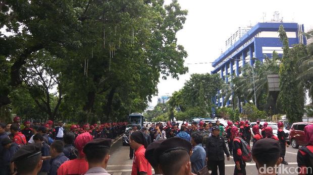 Ada Demo Buruh di Depan Istana, Lalin Harmoni Arah HI Macet