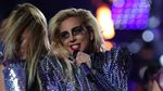 Penampilan Super Keren dari Lady Gaga di Super Bowl ke-51