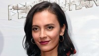 Widika tampil dengan pulasan makeup natural dan lipstik merah. Pool/Noel/detikFoto.