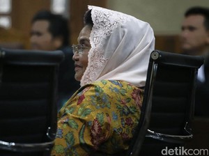 Didakwa Terima Gratifikasi, Mantan Menkes Siti: Saya Heran