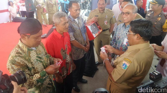 Launching Mesin Absen Rusun, Sumarsono Gelar Kuis Berhadiah Uang