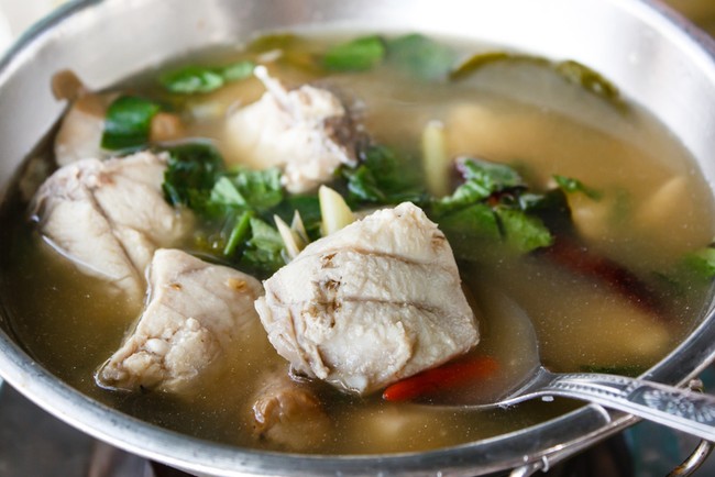 Slurp! Siang Ini Enaknya Bikin Sup Ikan yang Gurih Hangat