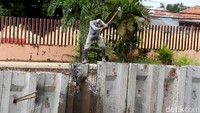 Kalimalang sebagai anak sungai Kali Bekasi ke arah Jakarta Timur menjadi salah satu sumber air di Kawasan Jakarta Timur.
