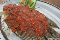 RM Taman Taktakan: Segarnya Sup Ikan Kuwe dan Tempe Penyet yang Menyengat 