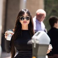 Pose Tanpa Busana Ala Kim Kardashian, Model Ini Habiskan Rp 2,4 M