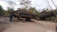 Bisa digambarkan bahwa batu itu tertata begitu seimbang dengan lempengan di atas. Batu di bawahnya seperti tiang sebagai penyangganya (Masaul/detikTravel)